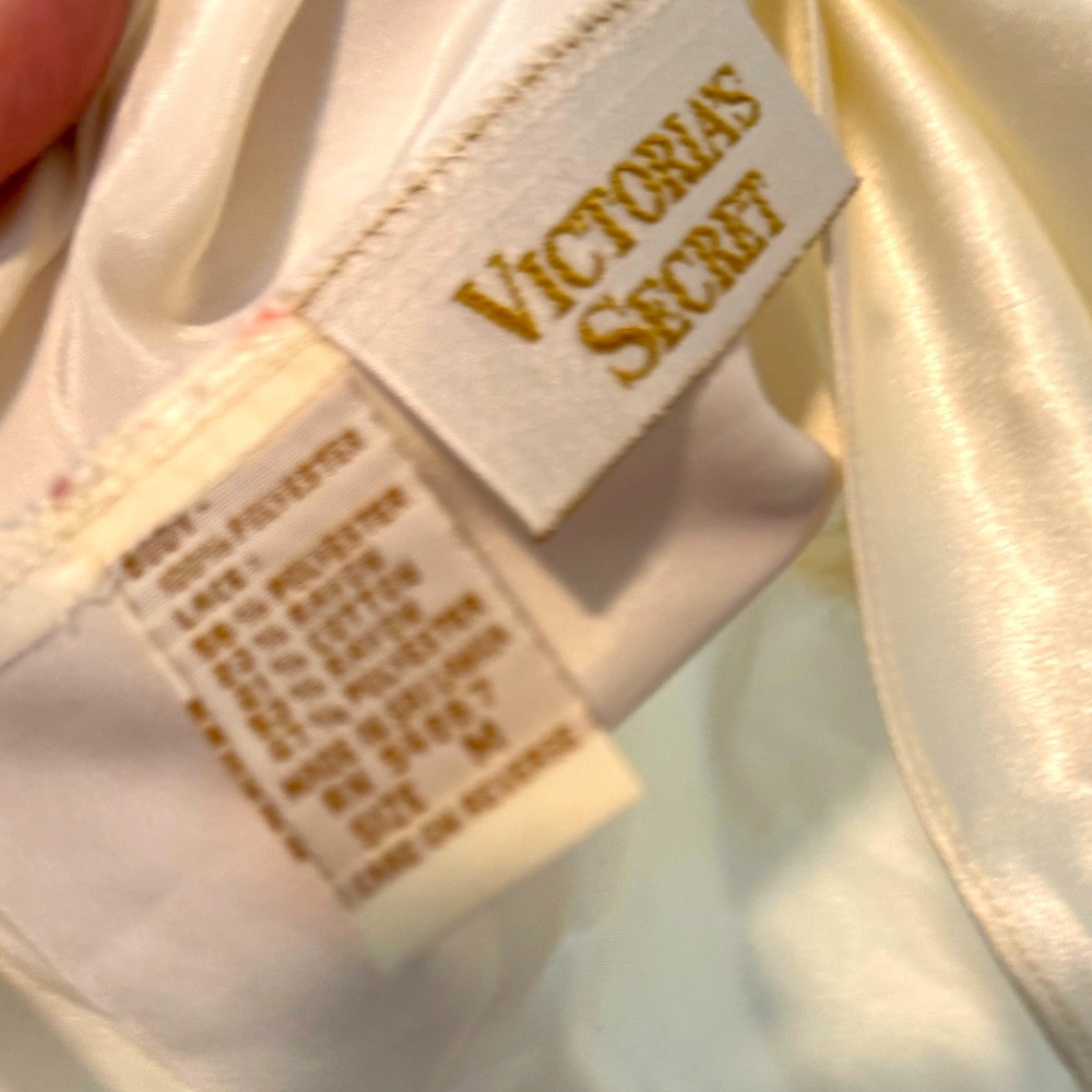 BOGO🔥🌞Vintage Victoria Secret Elegant Cream Lace Camisole - Picture 4 of 5